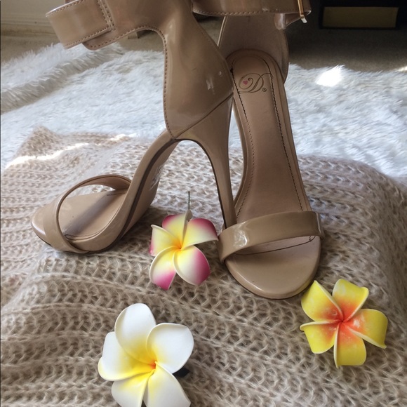 Nude elegant-fashion strap heels - Picture 2 of 8